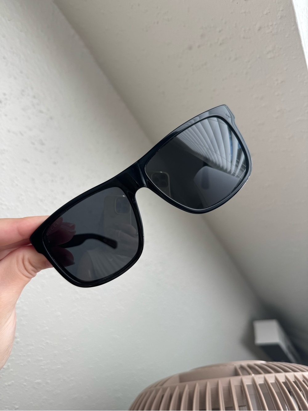 Gucci Black Square Sunglasses with Green-Red Stripe - Picture 3 of 6